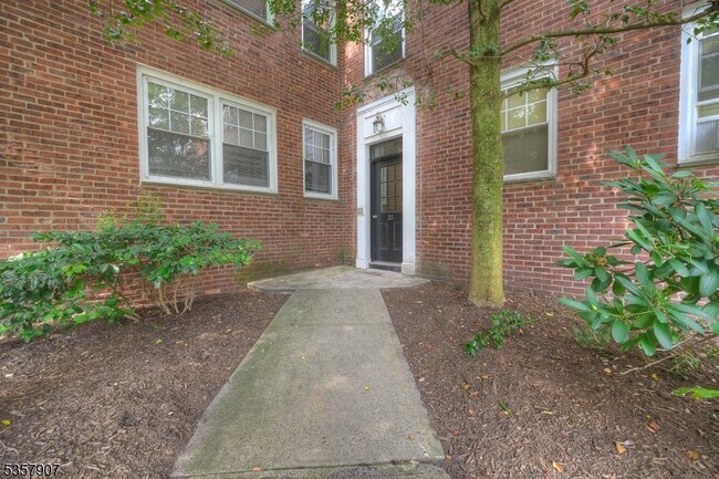 Building Photo - 349 Bloomfield Ave