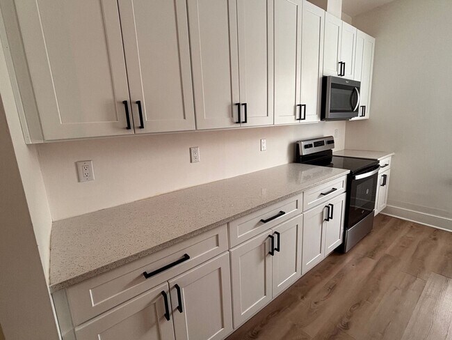 Building Photo - Renovated 4BR Just Minutes from Flagler! Historic Downtown Living! Lawn Care Included! ((Recently...