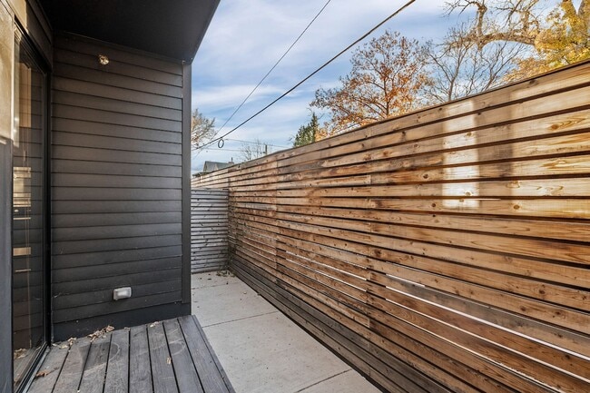 Building Photo - 203 S Marion St Pkwy