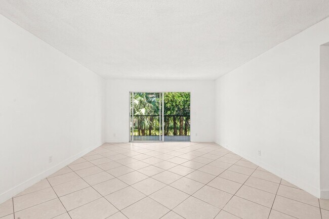 Building Photo - 7301 Amberly Ln