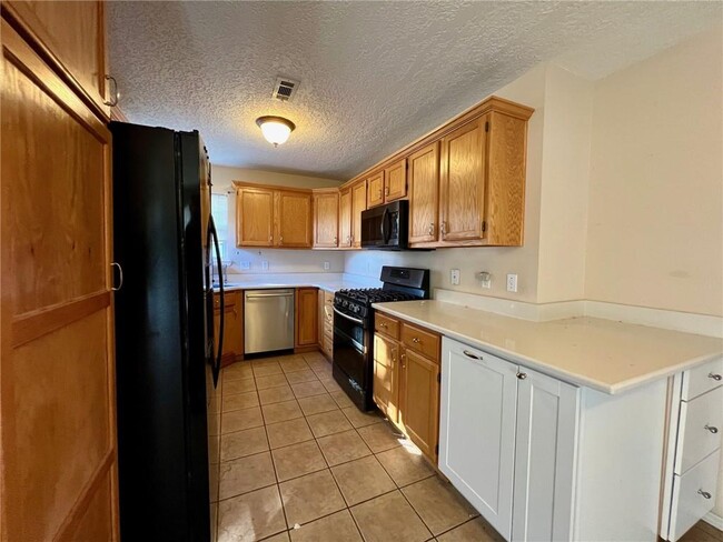 Building Photo - 502 Akron St NE