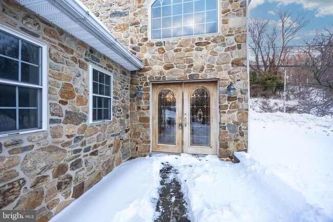 Building Photo - 2568 Pike Ave