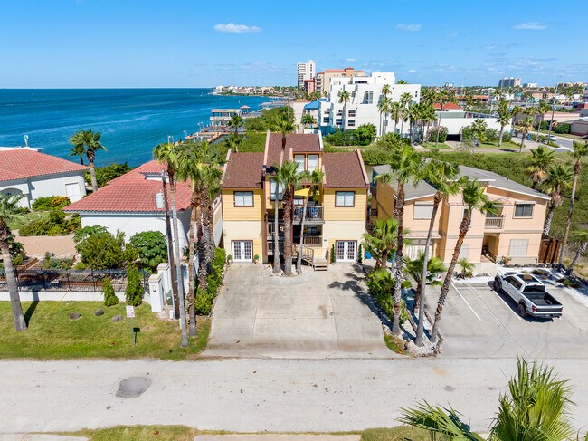 Building Photo - 208 W Saturn Ln