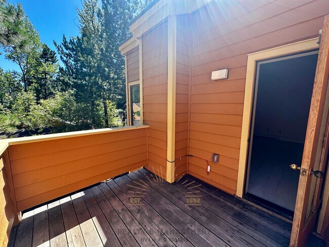 Building Photo - 2 Bedroom Condo with garage in McCloud! Wa...