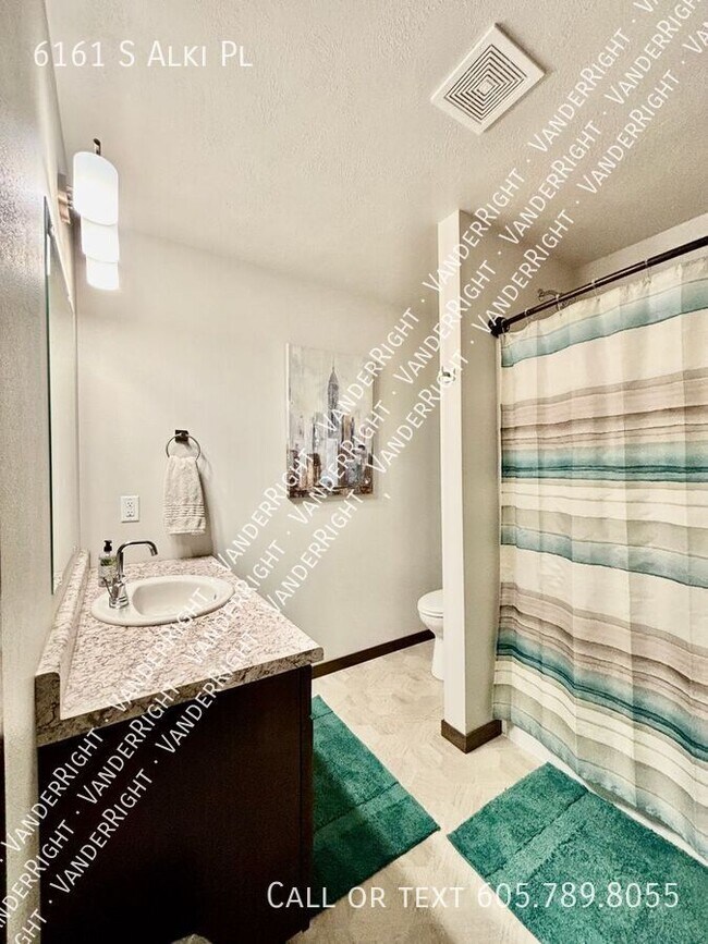 Building Photo - 6161 S Alki Pl