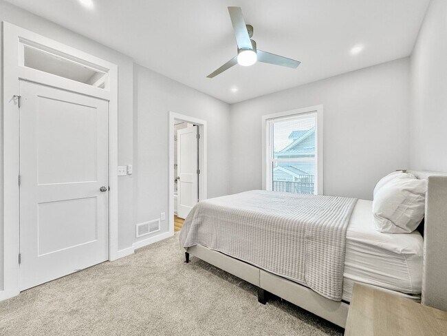 Building Photo - Newly Renovated 2 Bed, 2.5 Bath Furnished Home in Columbus