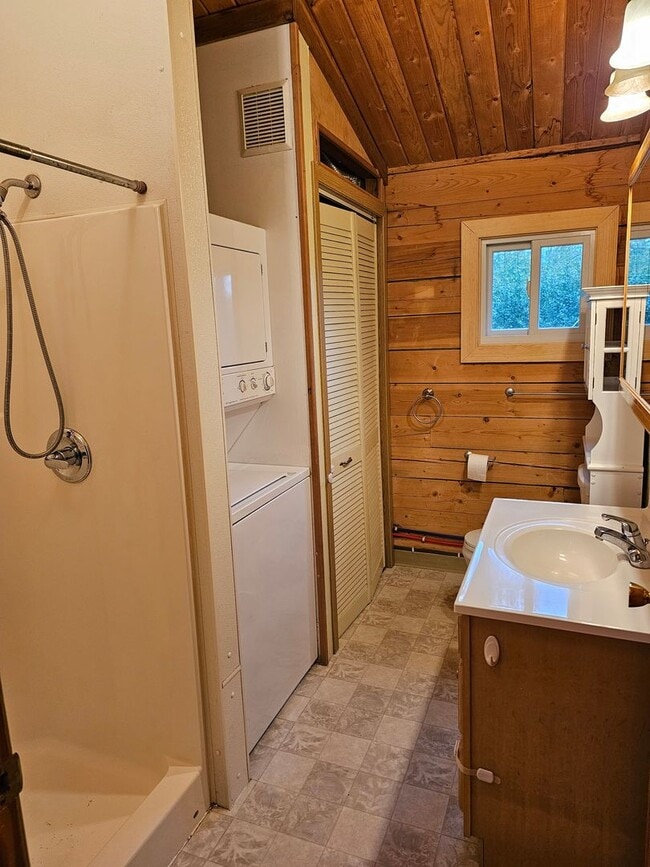 Building Photo - Cozy 2-Bedroom Home Off Farmer's Loop – Co...