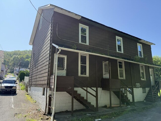 Building Photo - 1247 Main St