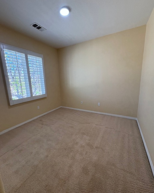 Bedroom with plenty of light - 26019 Brinton Plz