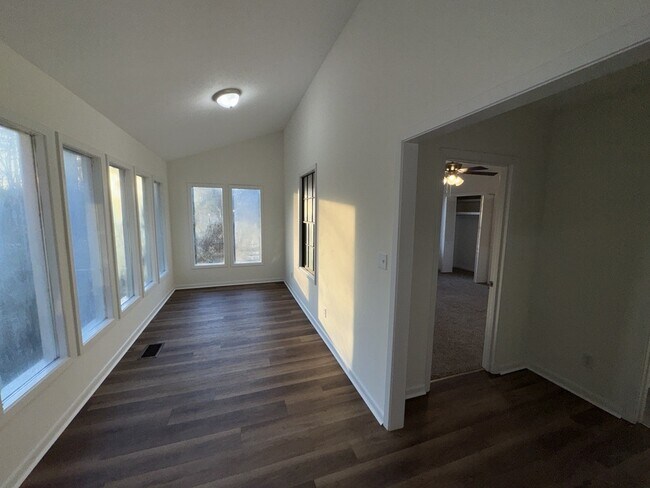 Building Photo - 3147 Shirley Dr