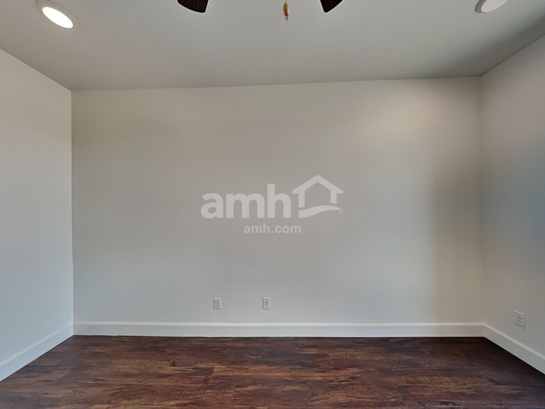 Building Photo - 17165 W Lawrence Ln
