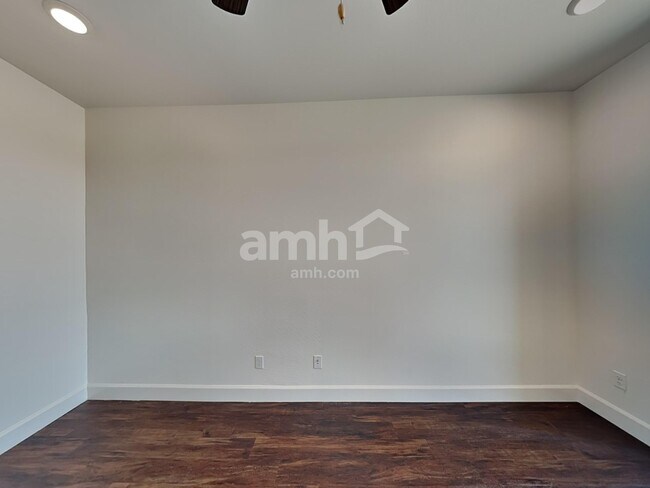 Building Photo - 17165 W Lawrence Ln