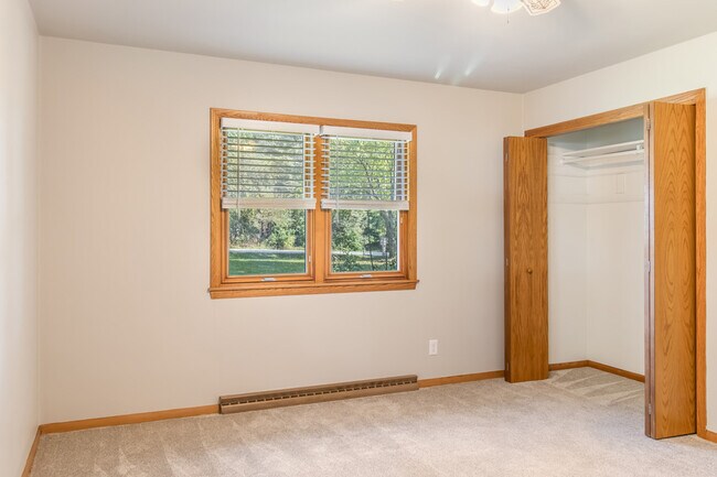 Building Photo - 2071 Maple Rd