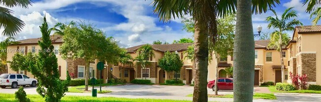 Building Photo - 3355 NE 13th Cir Dr