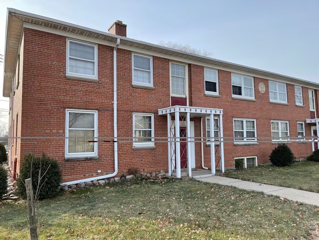 Building Photo - 5605 W Lincoln Ave