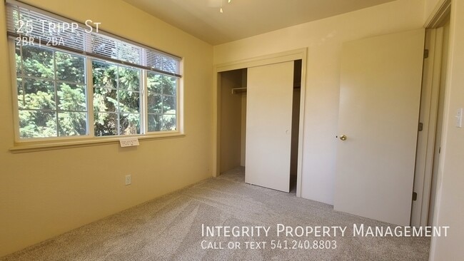Building Photo - 25 Tripp St
