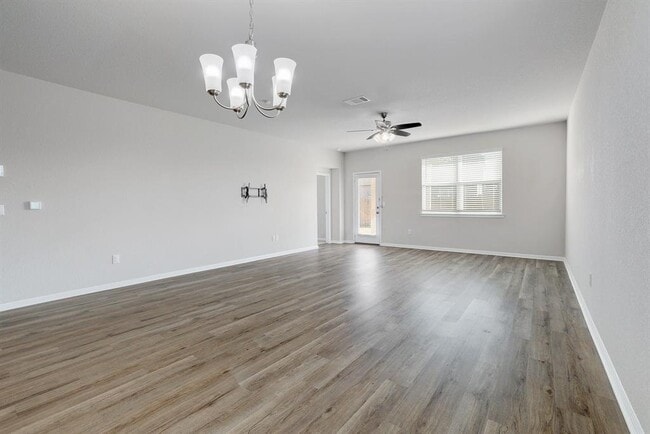 Building Photo - 105 Brunnen Wy