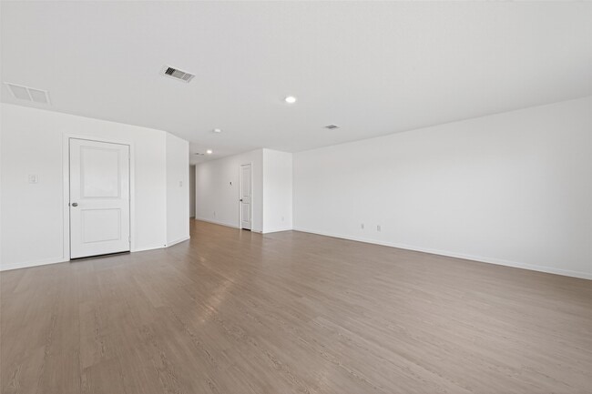 Building Photo - 6273 Alder Crk Dr