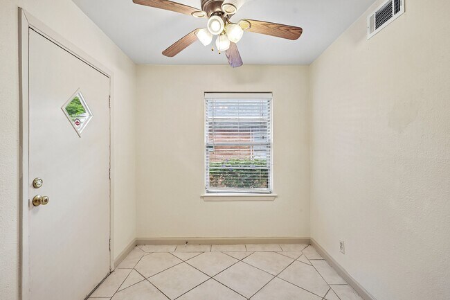 Building Photo - 6401 Rowan Ln