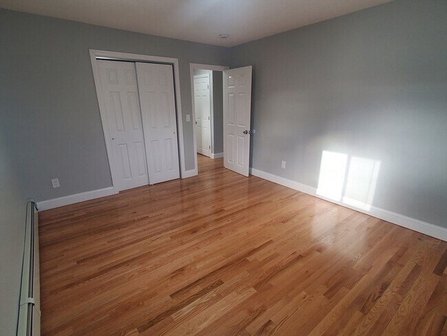 Building Photo - 4 Oakcrest Rd