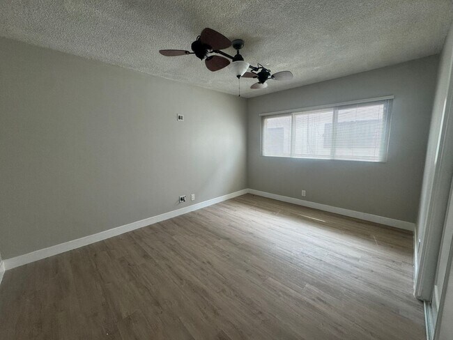 Building Photo - 3212 W 84th Pl
