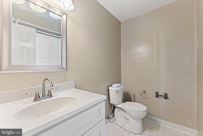 Building Photo - 8000 Sandburg Ct