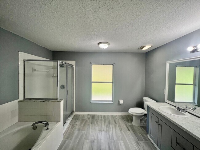 Building Photo - 824 Shore Breeze Way
