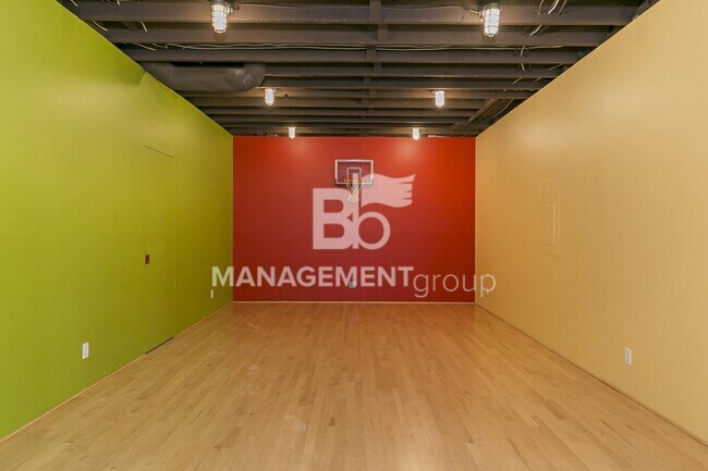 Building Photo - Stunning Historic Bungalow Just Minutes From City Center!