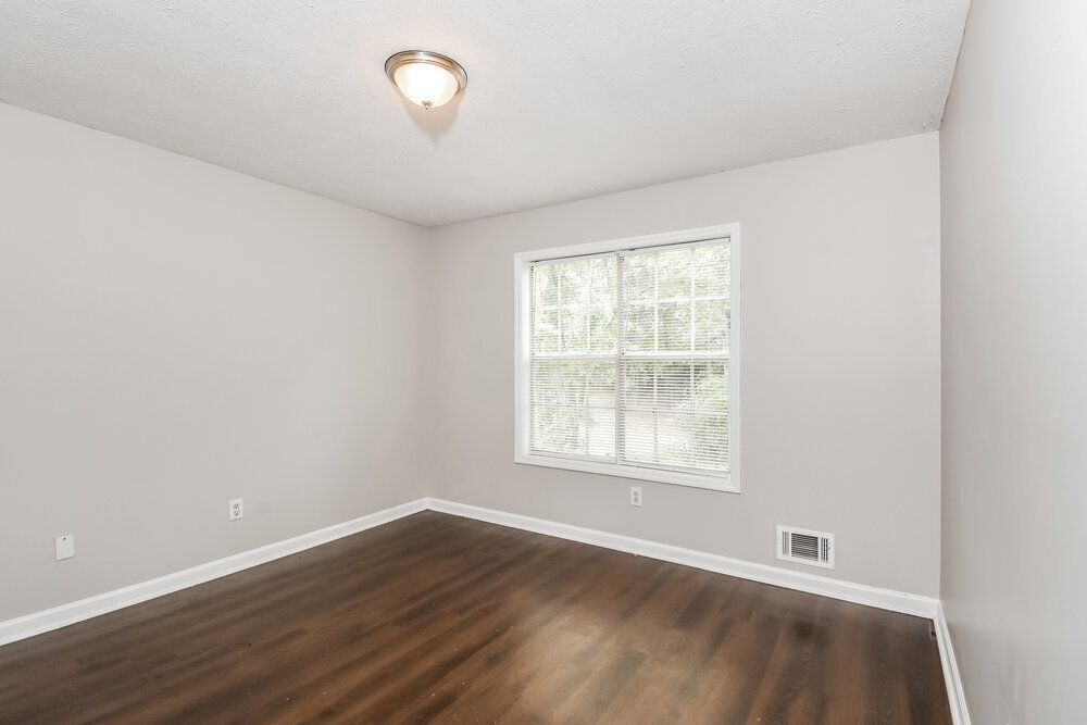 Building Photo - 2985 Valley View Cir