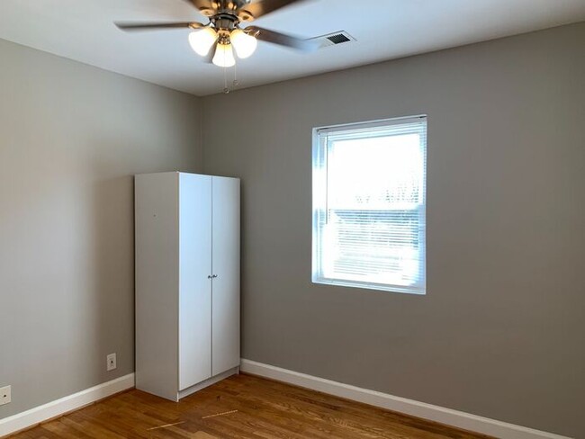 Building Photo - 523 Martin St