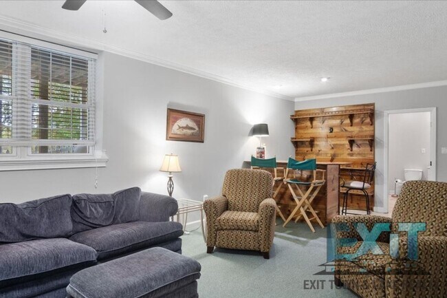 Building Photo - Lakefront Rental in Long Branch Shores