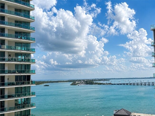 Building Photo - 1300 Brickell Bay Dr