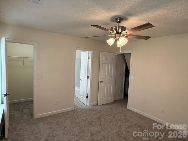 Building Photo - 404 Kingville Dr