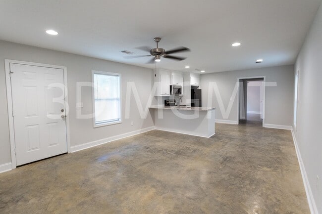 Building Photo - 100 Robin Ln