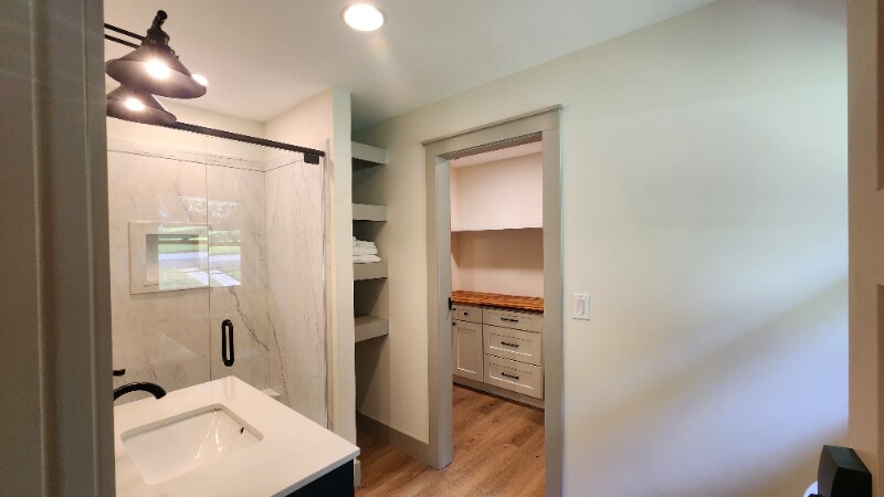 Building Photo - 1704 S Forest Dr