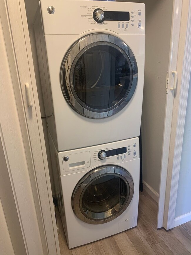 Building Photo - Remodeled, Upstairs 2BD / 1BA Condo Less Than 1/2 Mile From the Beach