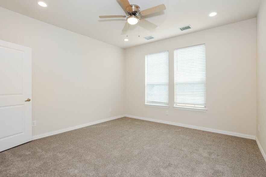 Building Photo - 1314 Roan Dr