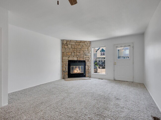 Building Photo - $1,795 // 2-Bed 1-Bath Charming Rowhome in...
