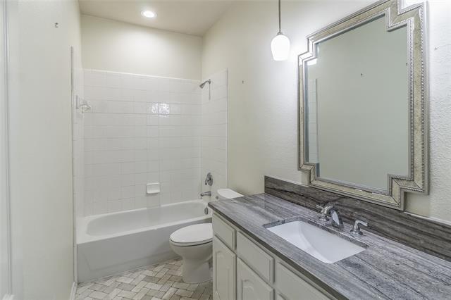 Building Photo - 15760 Scenic Rd