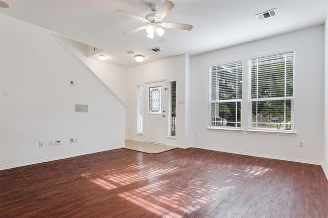 Building Photo - 1706 Sand Hills Dr