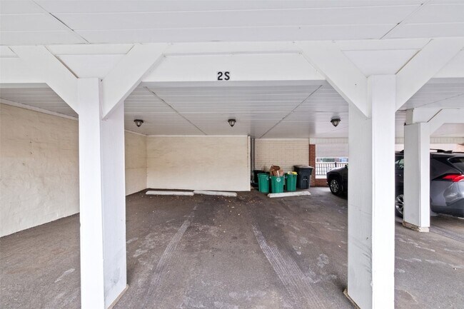 Building Photo - 116 N Central Ave