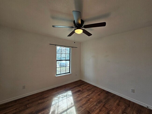 Building Photo - AVAILABLE NOW!