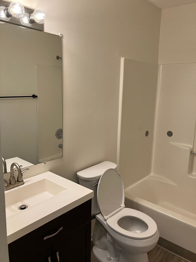 Building Photo - Townhome - 2 Bedroom & 1.5 Bath at Troy Cr...