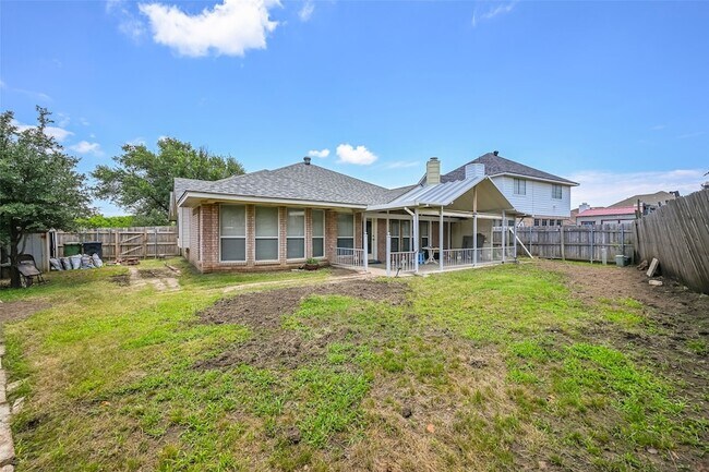 Building Photo - 700 N Emma Dr