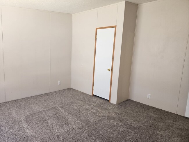 Building Photo - All utilities included!!!