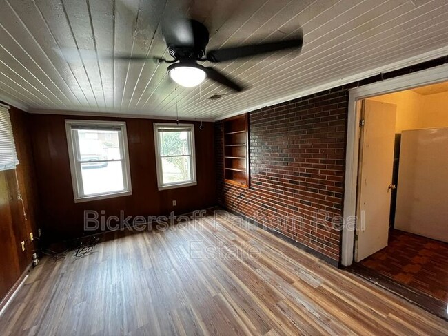 Building Photo - 4445 Sims St