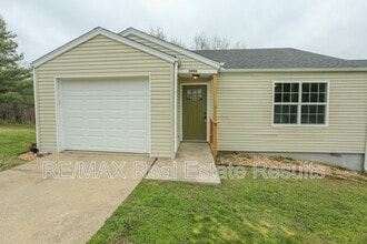 Building Photo - 208 White Oak Dr NE