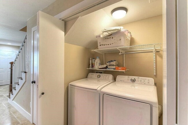 Building Photo - 8886 Kempwood Dr