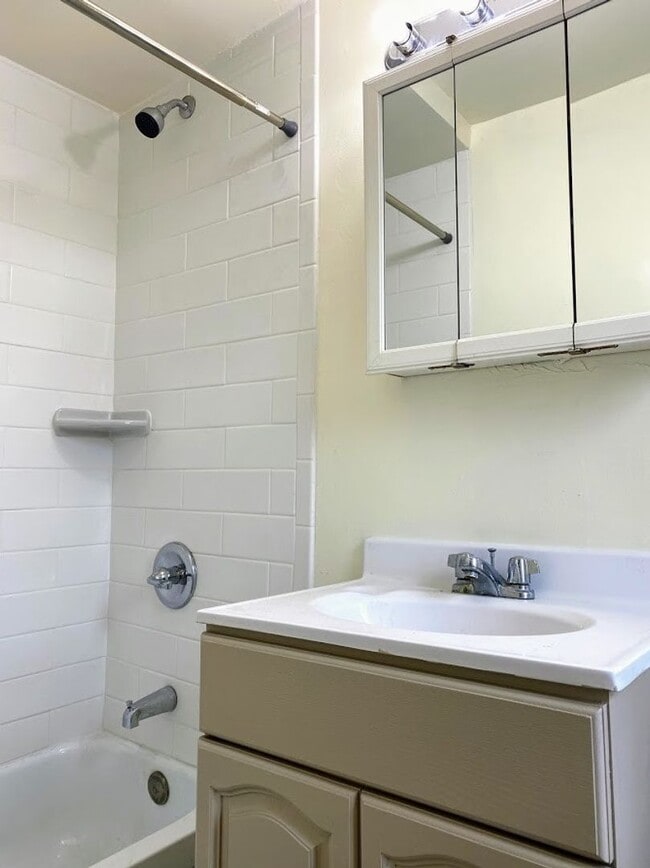 Building Photo - 5603 Fair Oaks St