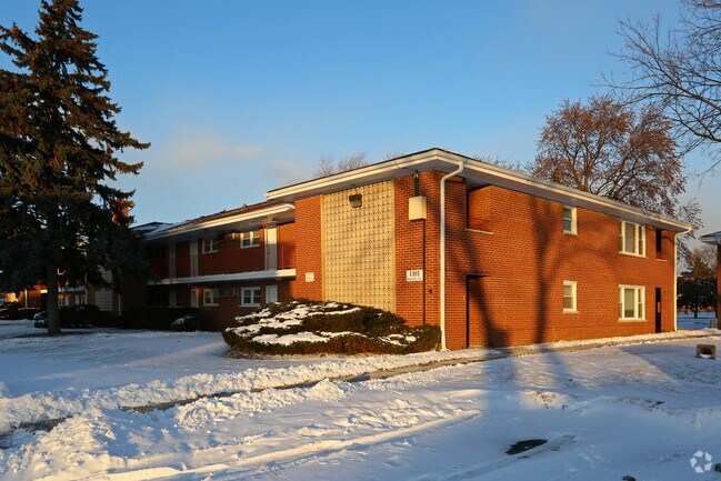 Building Photo - Holiday Lane Condominiums